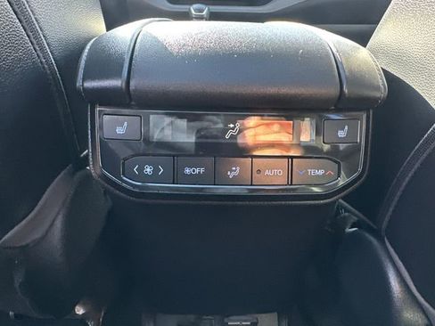 Used 2022 Toyota Highlander Platinum image 18