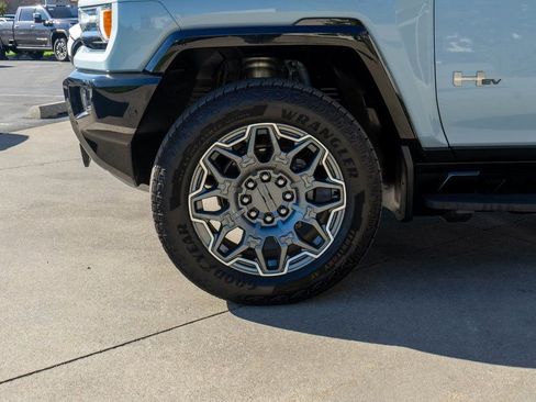 New 2025 GMC Hummer EV 3X image 31
