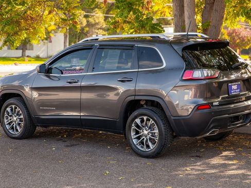 Used 2019 Jeep Cherokee Latitude Plus w/ Cold Weather Group image 7