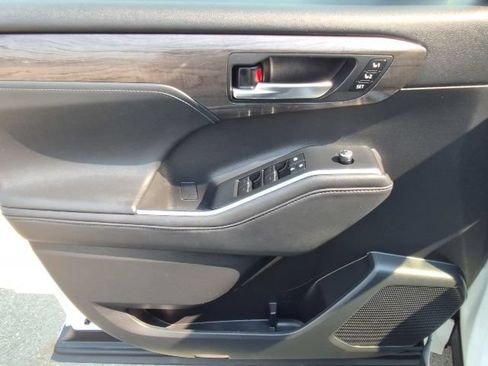 Used 2020 Toyota Highlander Platinum AWD/4WD image 10