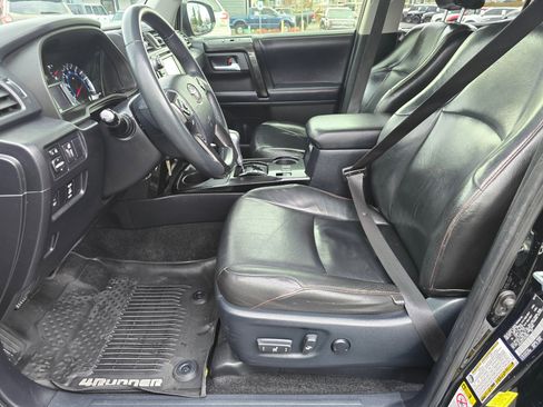 Used 2018 Toyota 4Runner TRD Off-Road image 29