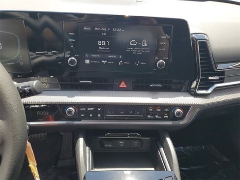 New 2025 Kia Sportage LX image 14