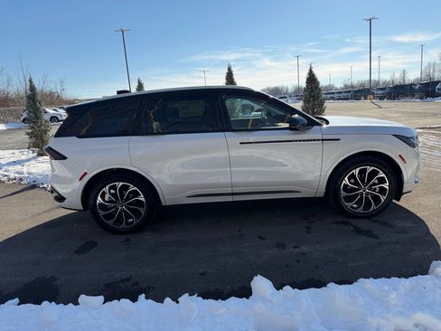 New 2026 Lincoln Nautilus Reserve image 6