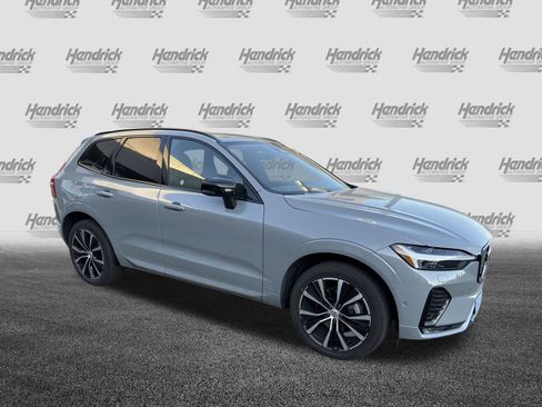 Used 2025 Volvo XC60 B5 Plus image 2