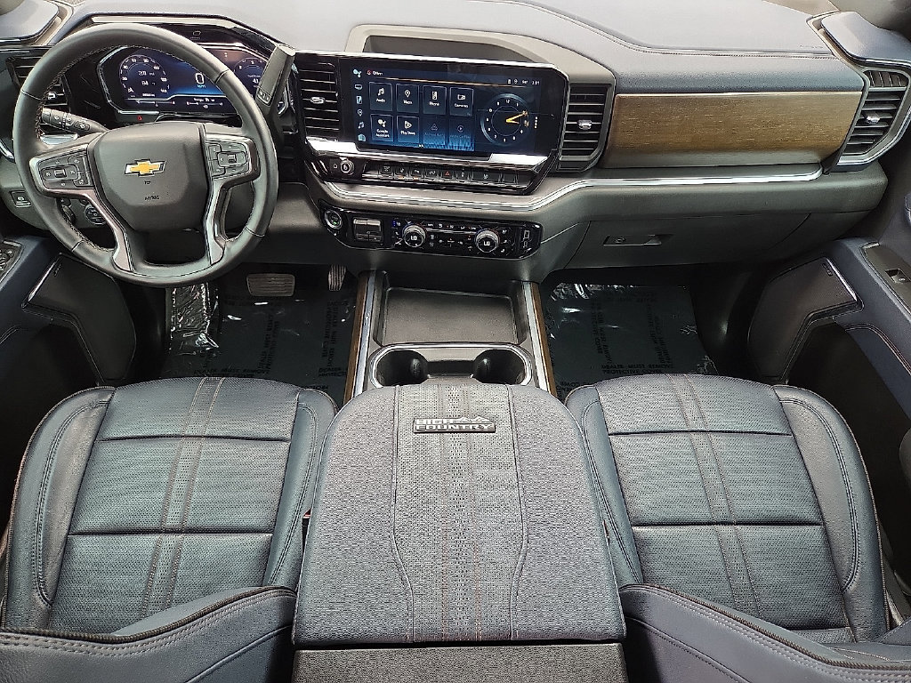 Used 2025 Chevrolet Silverado 2500 High Country w/ Technology Package AWD/4WD image 9