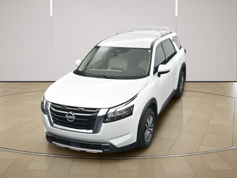 Certified 2025 Nissan Pathfinder SL FWD image 31