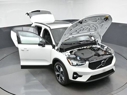 New 2026 Volvo XC40 B5 Plus w/ Climate Package AWD/4WD image 50