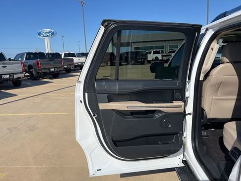 Used 2023 Ford Expedition Max Limited image 15