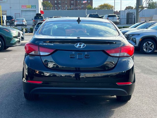 Used 2014 Hyundai Elantra SE w/ Option Group 02 FWD image 7