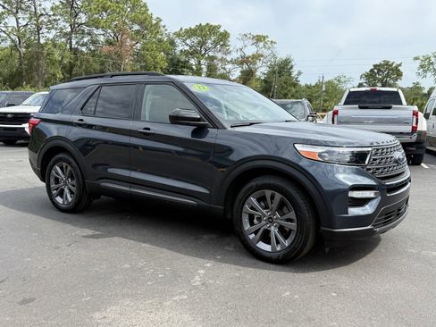 Certified 2022 Ford Explorer XLT w/ Equipment Group 202A RWD image 2