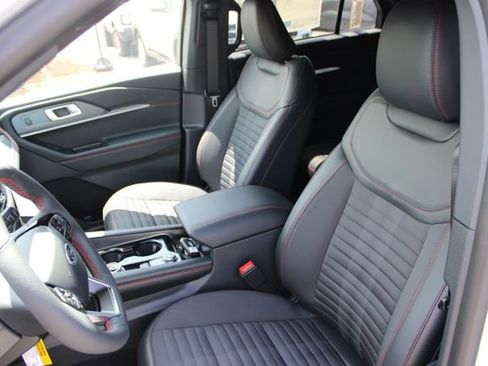 New 2026 Ford Explorer ST-Line RWD image 5