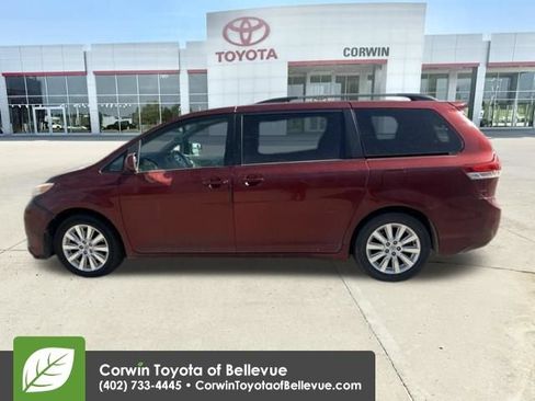 Used 2011 Toyota Sienna XLE AWD/4WD image 34