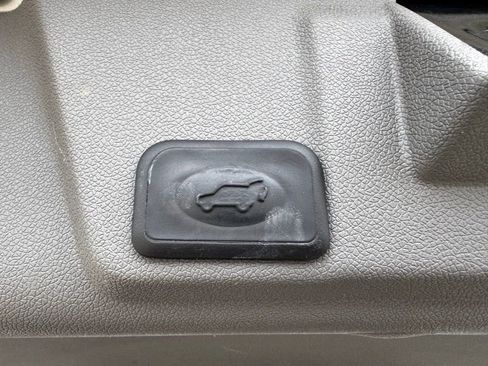 Used 2016 Chevrolet Traverse LT image 44