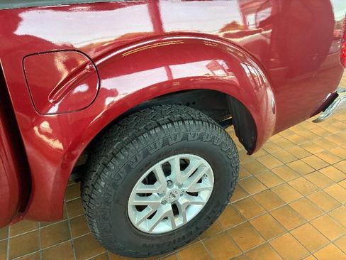 Used 2019 Nissan Frontier SV image 13