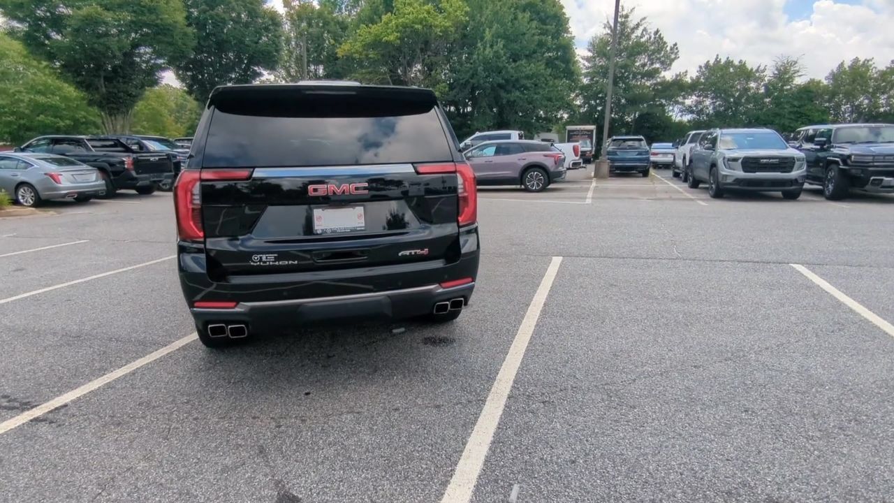 Used 2025 GMC Yukon AT4 w/ AT4 Premium Package AWD/4WD image 7