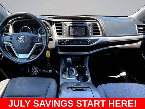 Used 2019 Toyota Highlander LE FWD image 11