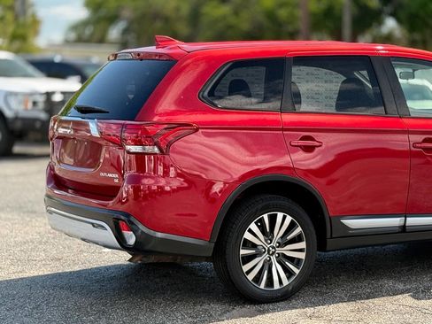 Used 2019 Mitsubishi Outlander SE AWD/4WD image 9