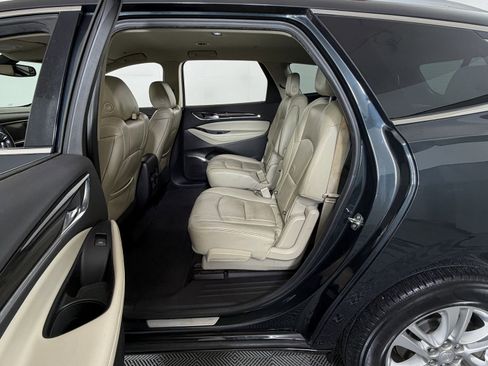 Used 2018 Buick Enclave Essence image 9