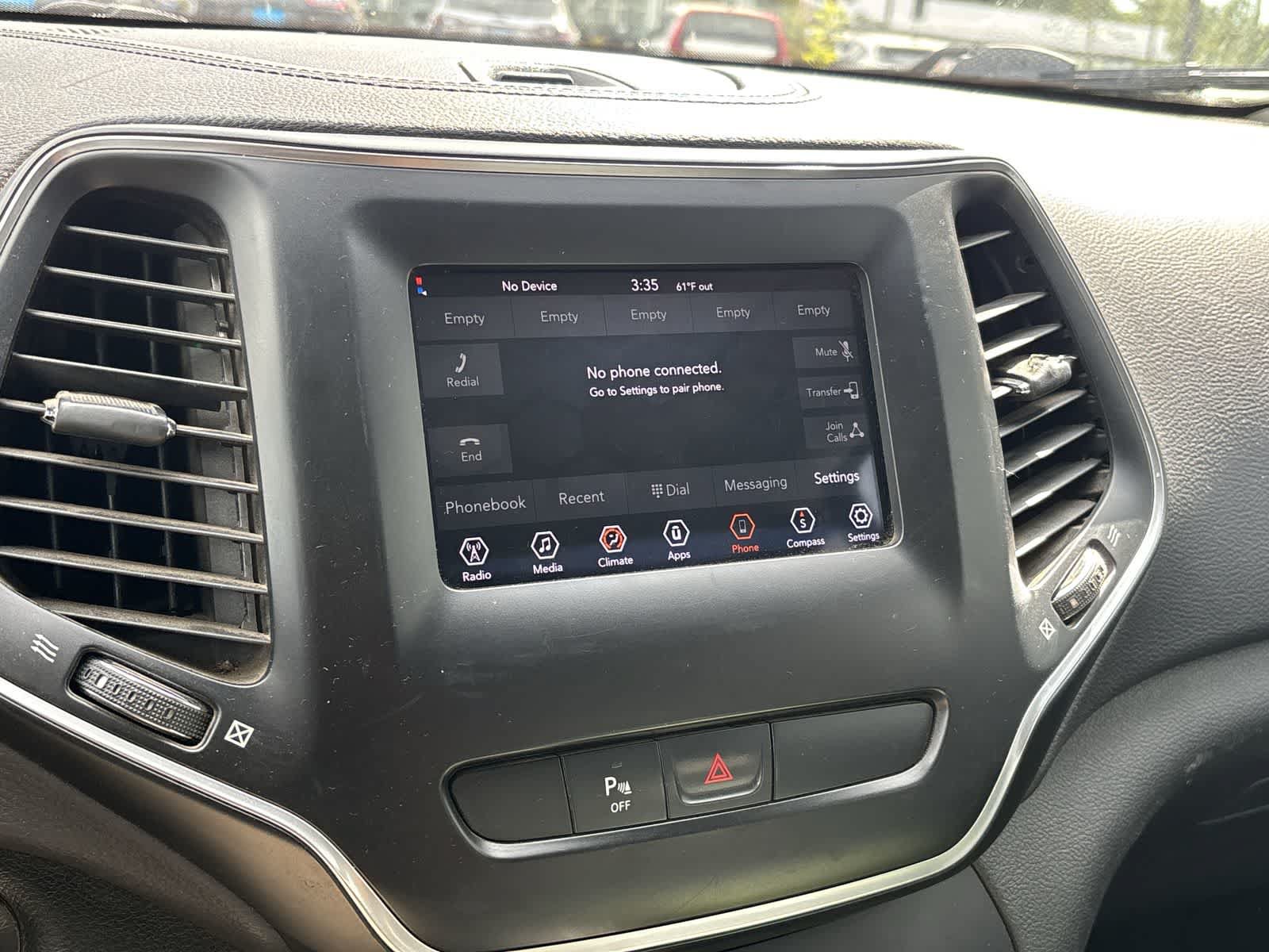 Used 2019 Jeep Cherokee Latitude Plus AWD/4WD image 16