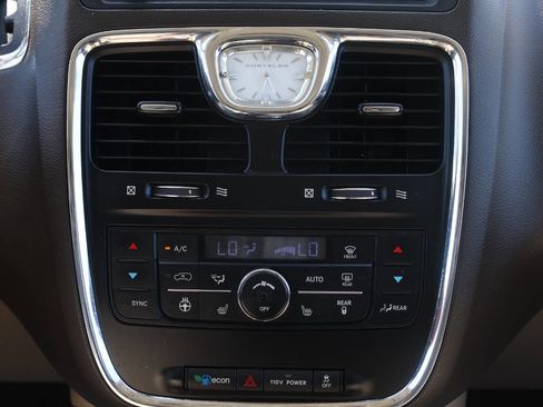 Used 2012 Chrysler Town & Country Limited w/ Trailer Tow Group image 21