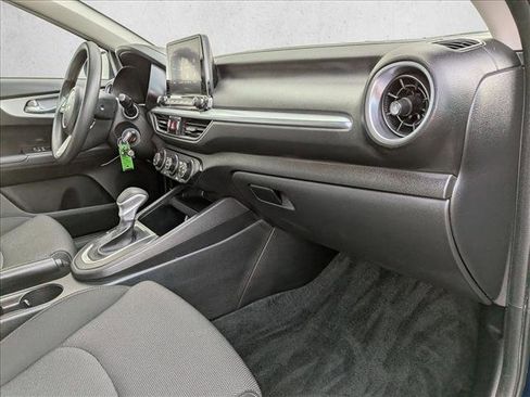 Used 2022 Kia Forte LXS image 19