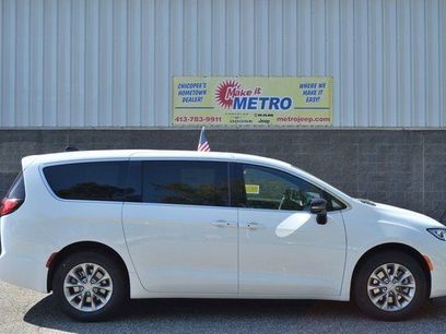 New 2026 Chrysler Pacifica Select