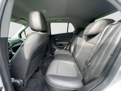 Certified 2022 Chevrolet Trax LT w/ LT Convenience Package AWD/4WD image 17