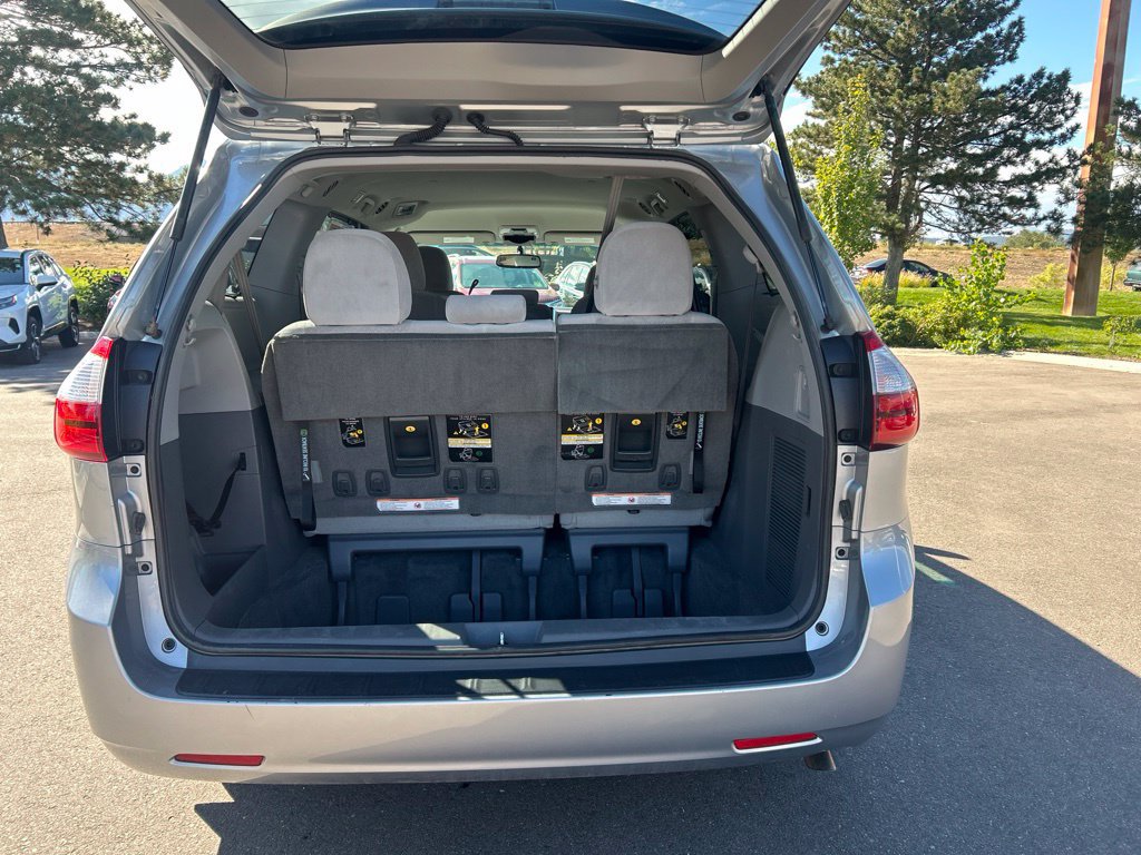 Used 2015 Toyota Sienna LE FWD image 17