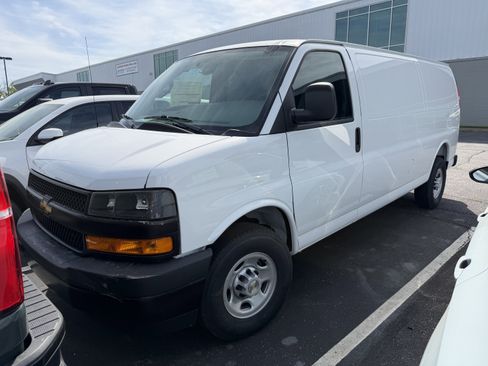 New 2026 Chevrolet Express 3500 Extended RWD image 4