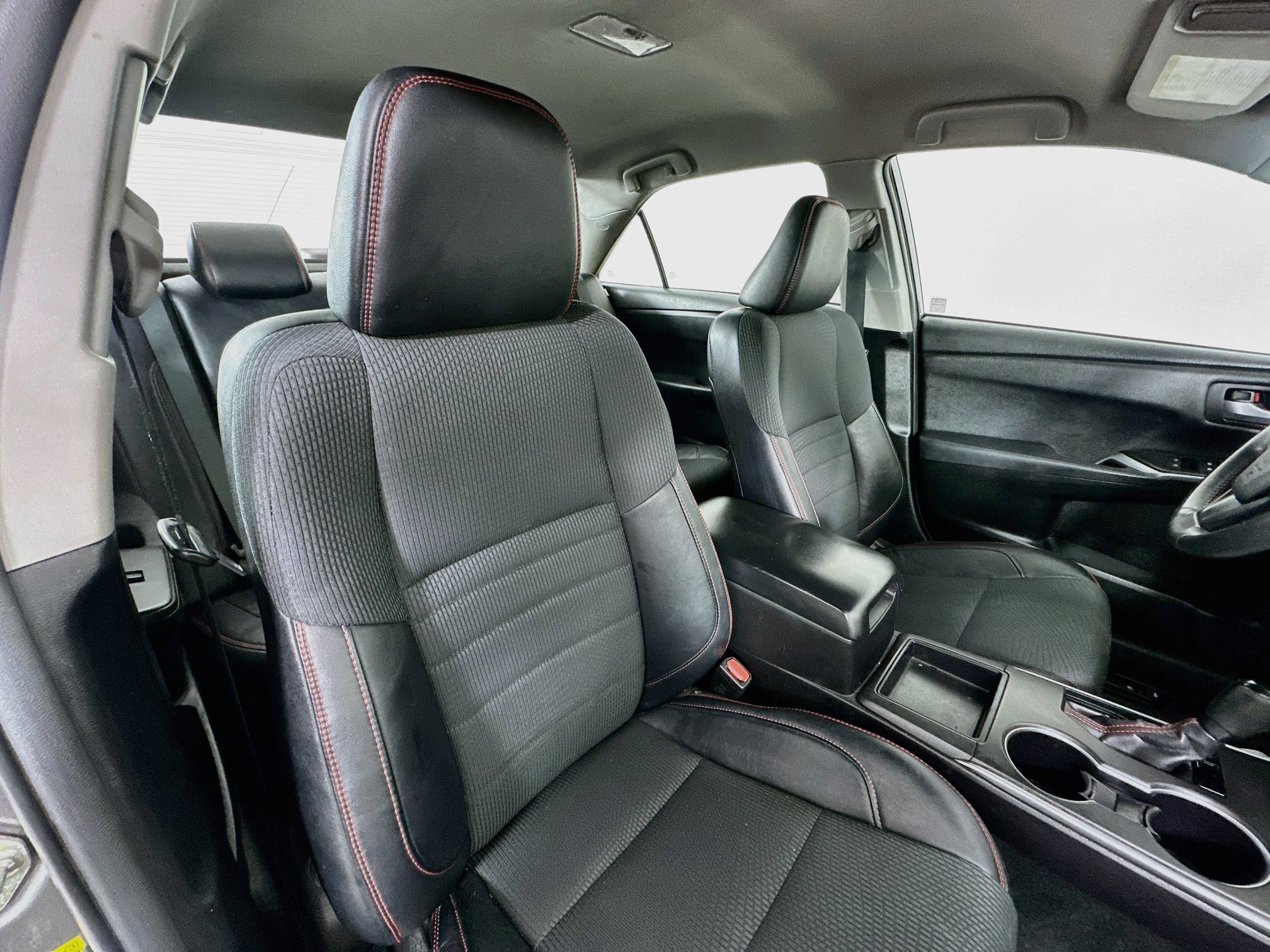 Used 2017 Toyota Camry SE FWD image 25