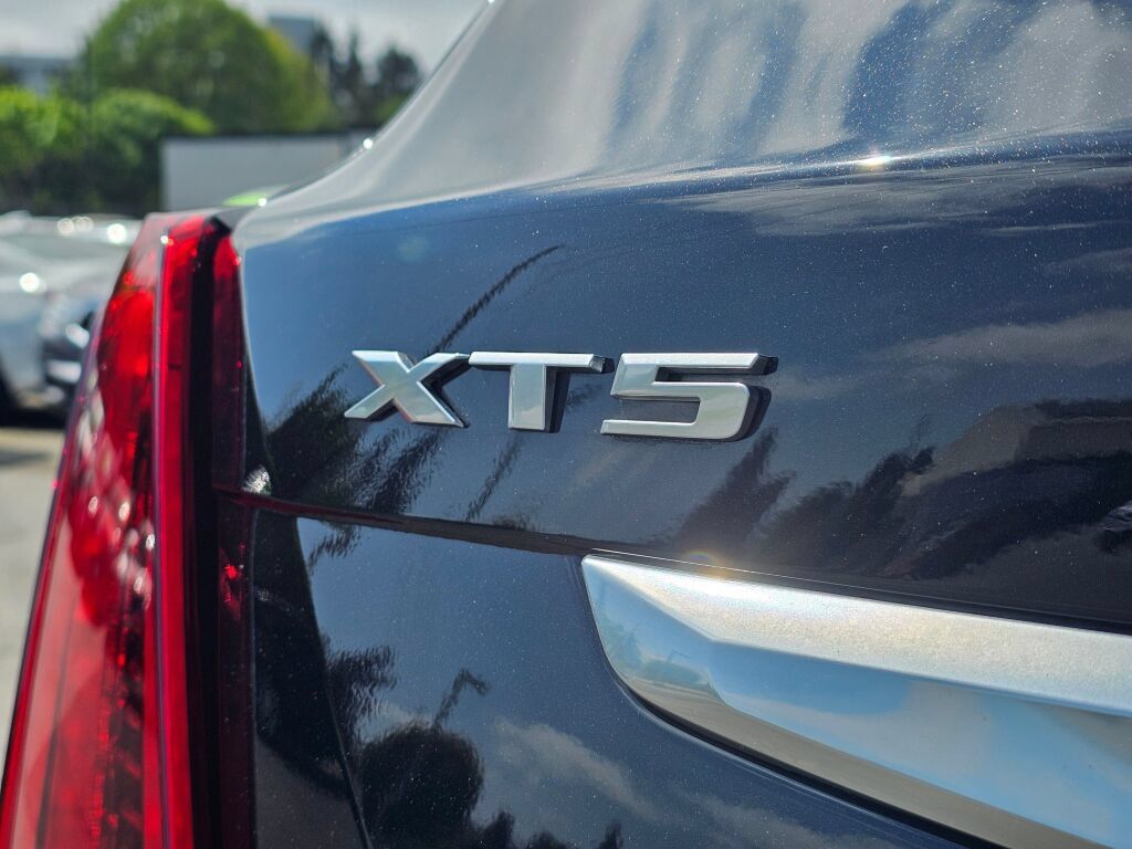 Used 2021 Cadillac XT5 Premium Luxury AWD/4WD image 14
