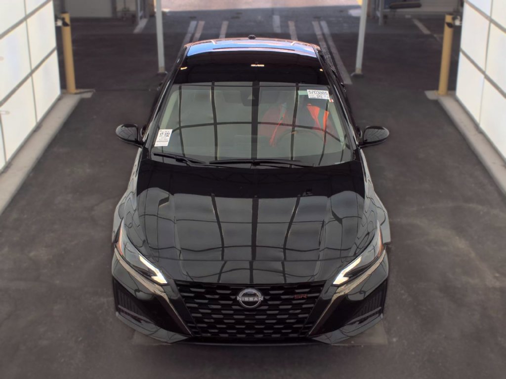 Used 2025 Nissan Altima 2.5 SR FWD image 2