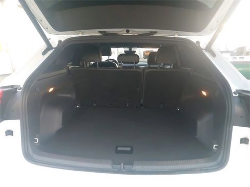 Used 2023 Volkswagen Atlas Cross Sport SE image 12