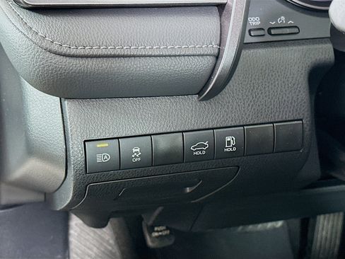 Used 2023 Toyota Camry SE image 16