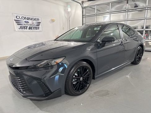 Used 2025 Toyota Camry SE image 5