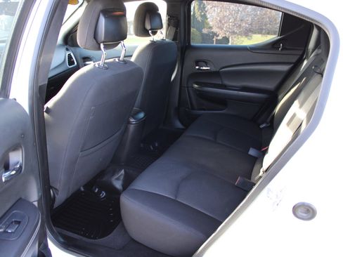 Used 2013 Dodge Avenger SE image 8