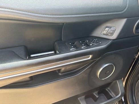Used 2019 Ford Expedition Max XLT w/ Equipment Group 202A AWD/4WD image 13
