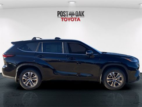 New 2026 Toyota Highlander XLE image 8