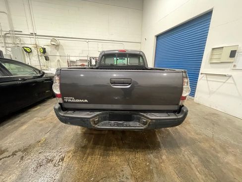 Used 2010 Toyota Tacoma 4x4 Regular Cab image 5