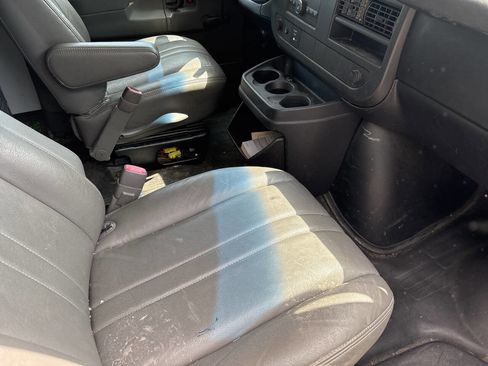 Used 2011 Chevrolet Express 3500 RWD image 7