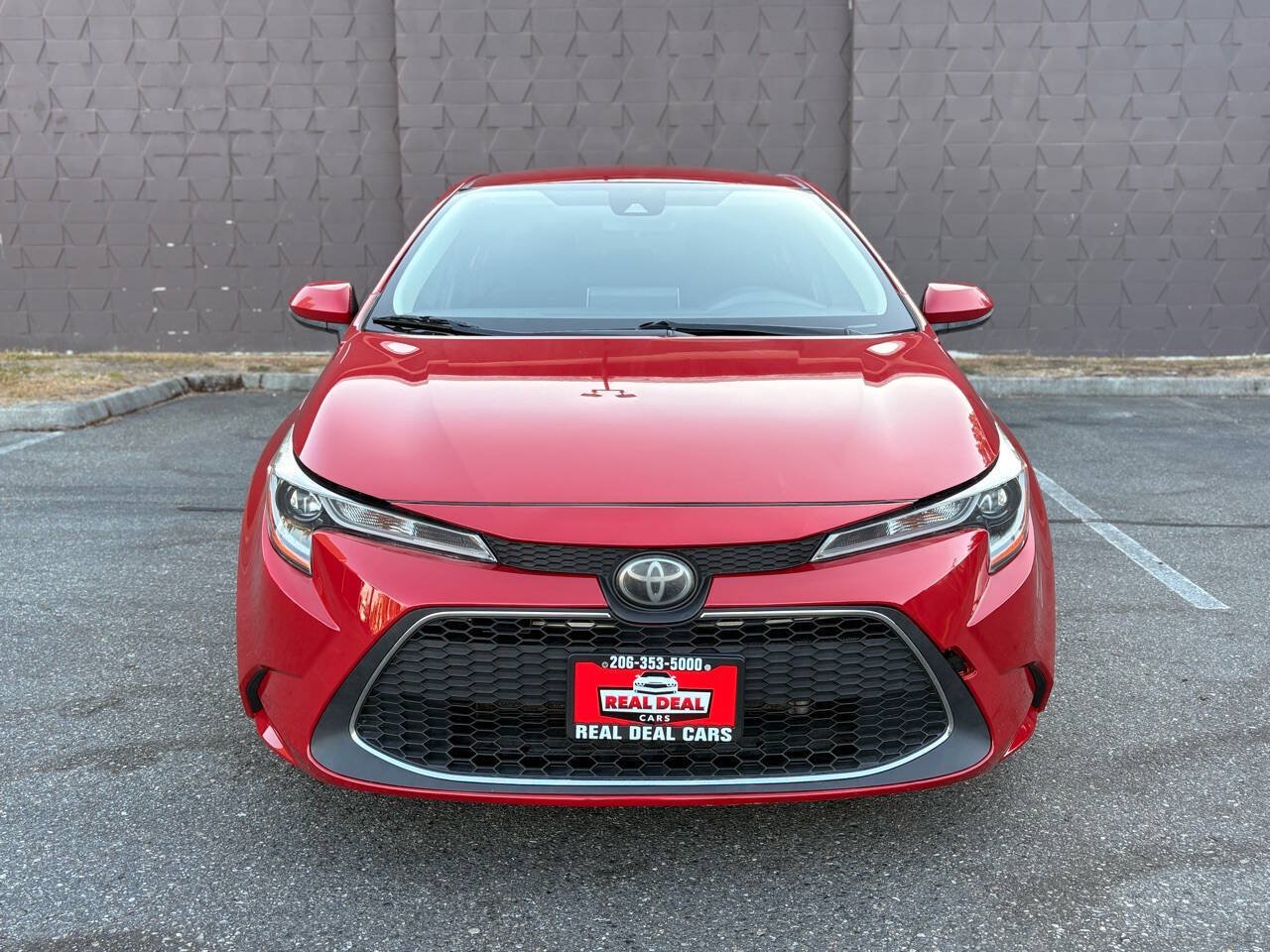 Used 2020 Toyota Corolla LE FWD image 3