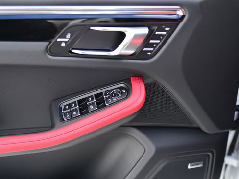 Used 2026 Porsche Macan image 29