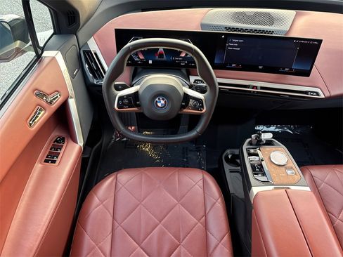 Used 2023 BMW iX xDrive50 w/ Premium Package image 24