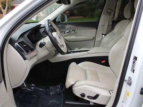 Used 2021 Volvo XC90 T6 Inscription image 9