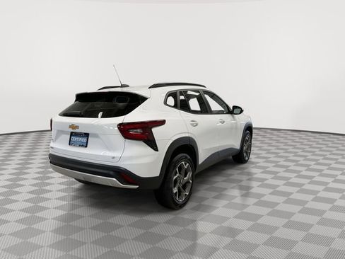 Certified 2025 Chevrolet Trax LT w/ LT Convenience Package image 10