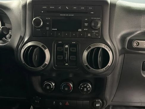 Used 2016 Jeep Wrangler Unlimited Sport w/ Quick Order Package 24S AWD/4WD image 13