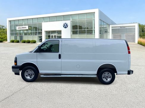 Used 2025 GMC Savana 2500 w/ Driver Convenience Package RWD image 2