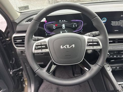 New 2025 Kia Telluride S image 9