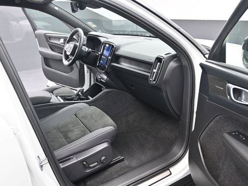 Used 2023 Volvo XC40 Recharge Ultimate w/ Protection Package Premier image 17