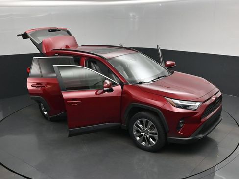 Used 2022 Toyota RAV4 XLE Premium FWD image 19